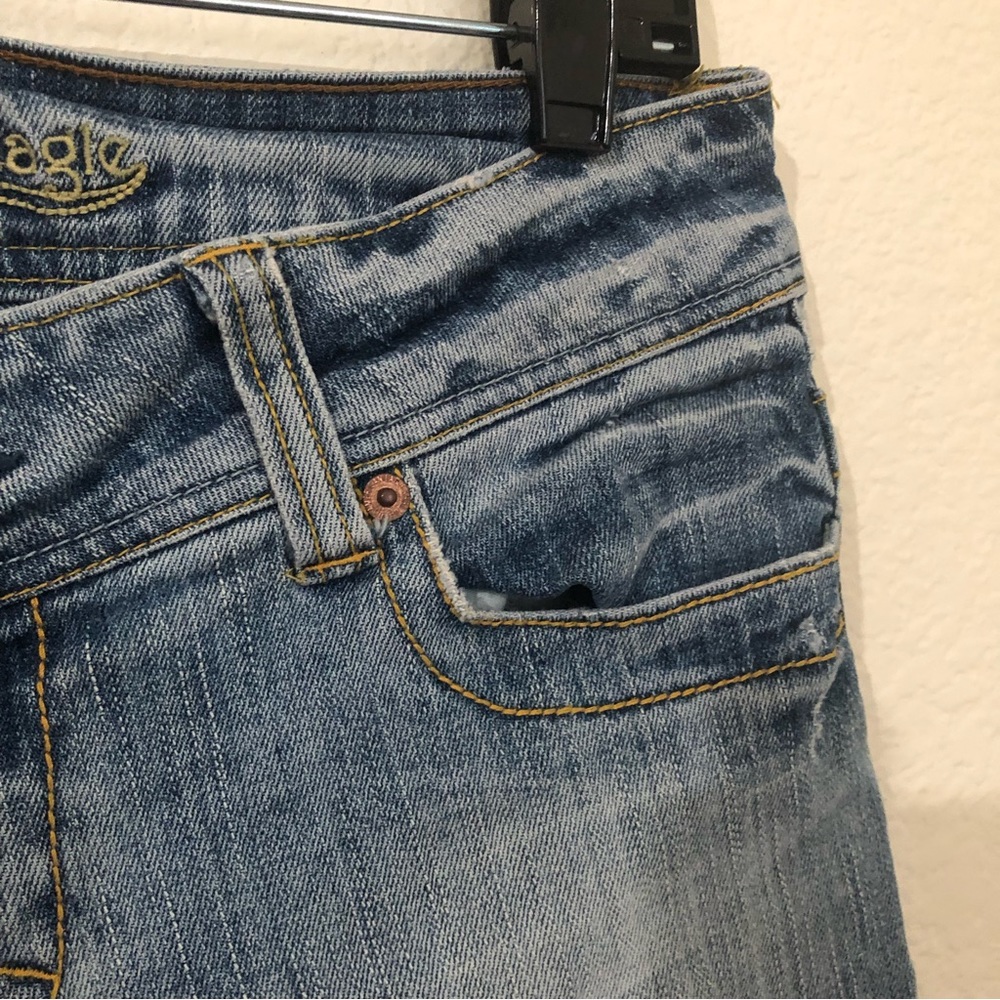 AMERICAN EAGLE Womens 6 Short Jeans Light Wash Low Rise Flare - Picture 6 of 14